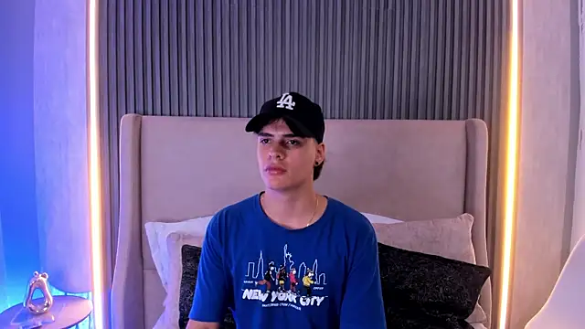 BenitoSaenz online show from 10-19-25, 03:51