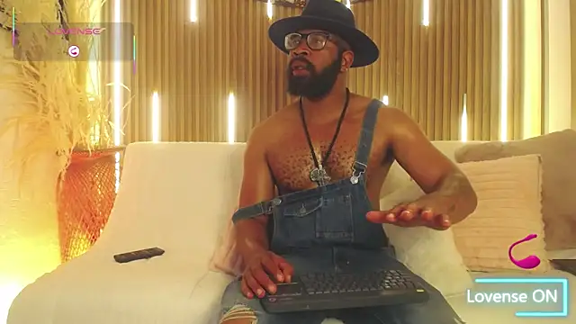 Snapshot of King_Malik chatting on 10-15-25, 01:22 King Malik online show from 10-15-25, 01:22