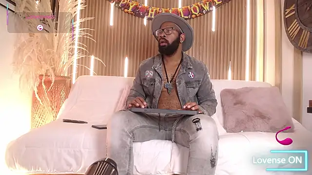 Snapshot of King_Malik chatting on 10-16-25, 01:01 King Malik online show from 10-16-25, 01:01