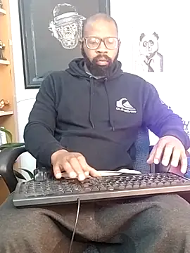 Snapshot of King_Malik chatting on 10-21-25, 01:23 King Malik online show from 10-21-25, 01:23