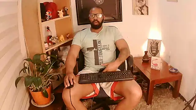 Snapshot of King_Malik chatting on 10-24-25, 02:02 King Malik online show from 10-24-25, 02:02