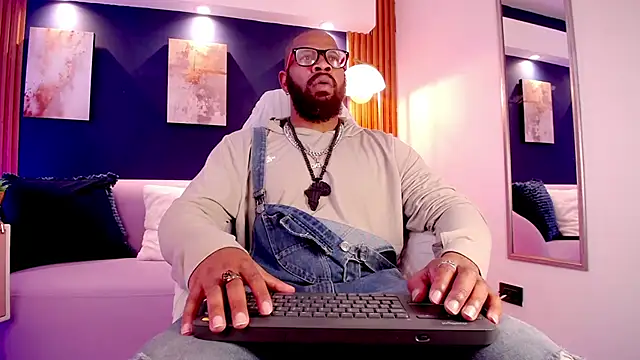 Snapshot of King_Malik chatting on 03-12-26, 01:28 King Malik online show from 03-12-26, 01:28