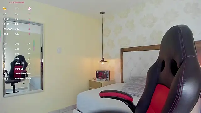 IRISCLARK1 online show from 11-08-25, 07:34