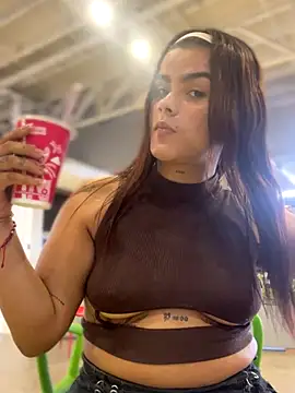 Snapshot of Kaily_Sweet16 chatting on 10-15-25, 06:52 Kaily Sweet16 online show from 10-15-25, 06:52