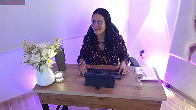 Rosalind tay online show from 10-24-25, 11:06