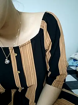 Snapshot of Suna_Lina chatting on 09-17-25, 04:03 Suna Lina online show from 09-17-25, 04:03