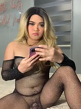 Snapshot of VictoriaL0ve chatting on 11-22-25, 07:18 VictoriaL0ve online show from 11-22-25, 07:18