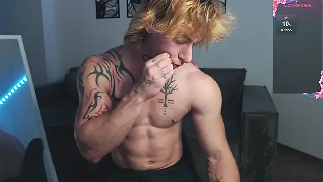 Snapshot of Brendan__Piks chatting on 10-15-25, 02:50 Brendan Piks online show from 10-15-25, 02:50