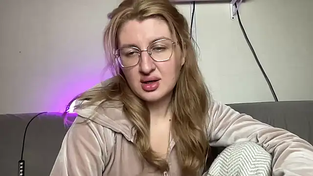 Snapshot of Kadayy1 chatting on 09-13-25, 07:46 Kadayy1 online show from 09-13-25, 07:46