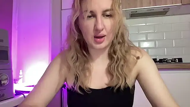 Snapshot of Kadayy1 chatting on 10-04-25, 06:17 Kadayy1 online show from 10-04-25, 06:17