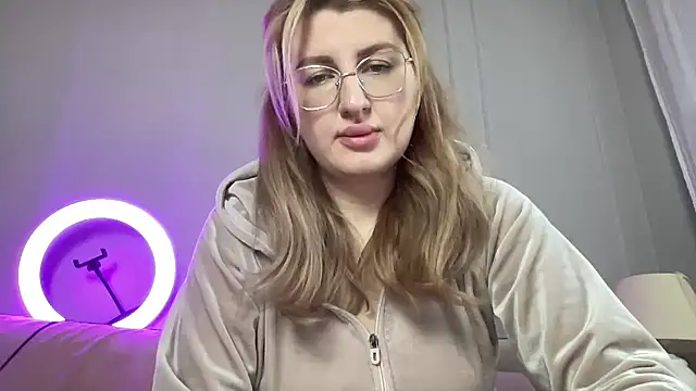 Snapshot of Kadayy1 chatting on 10-15-25, 04:45 Kadayy1 online show from 10-15-25, 04:45