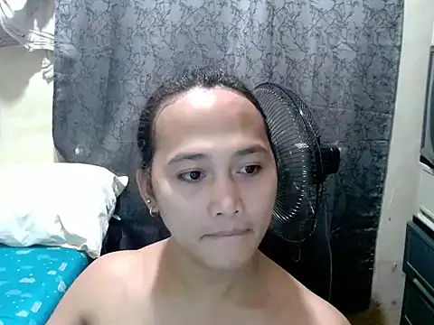 Snapshot of Kelly_Holly chatting on 06-17-26, 11:27 Kelly Holly online show from 06-17-26, 11:27