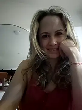 Snapshot of Miasiren chatting on 10-15-25, 05:18 Miasiren online show from 10-15-25, 05:18