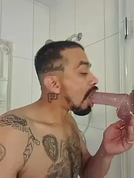 Snapshot of Cnutt310 chatting on 11-07-25, 04:12 Cnutt310 online show from 11-07-25, 04:12