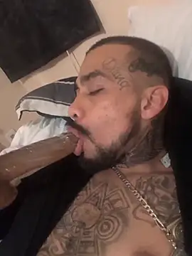 Snapshot of Cnutt310 chatting on 12-23-25, 08:45 Cnutt310 online show from 12-23-25, 08:45