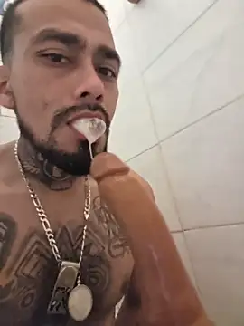 Snapshot of Cnutt310 chatting on 01-06-26, 07:12 Cnutt310 online show from 01-06-26, 07:12