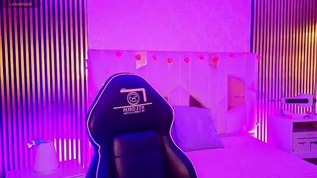 LIHIAN TAY online show from 04-09-26, 12:21