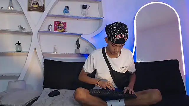 PRETTY SEX1 online show from 10-18-25, 01:12