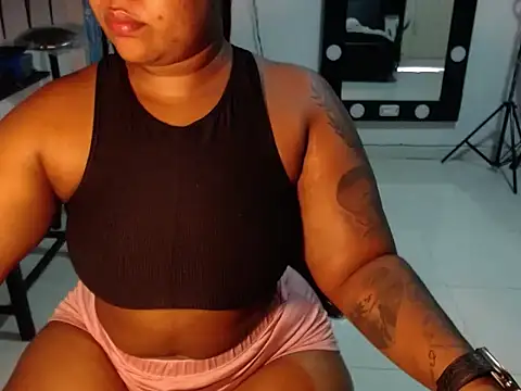 Snapshot of Sam_Blue chatting on 02-08-26, 01:03 Sam Blue online show from 02-08-26, 01:03