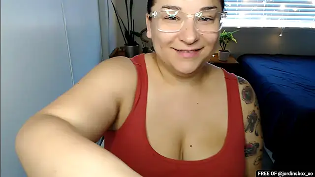 Snapshot of MoonBalloons chatting on 06-28-26, 02:17 MoonBalloons online show from 06-28-26, 02:17
