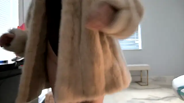 Snapshot of foxyroxymilf chatting on 11-17-25, 11:38 foxyroxymilf online show from 11-17-25, 11:38