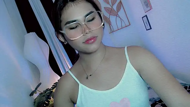 Snapshot of PrettyBlythes_TS chatting on 05-27-26, 03:53 PrettyBlythes TS online show from 05-27-26, 03:53