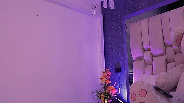 Snapshot of SamantaVazquez chatting on 11-21-25, 12:15 SamantaVazquez online show from 11-21-25, 12:15