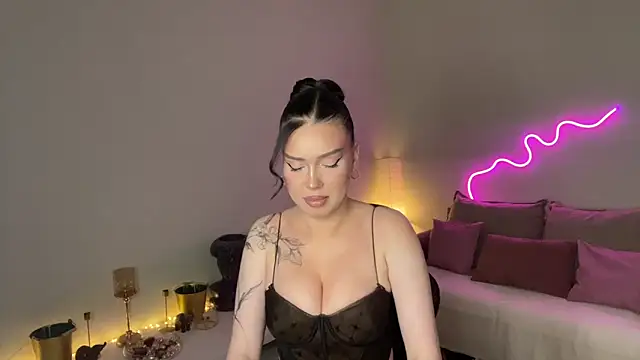 Snapshot of mistress_of_hearts chatting on 05-20-26, 06:58 mistress of hearts online show from 05-20-26, 06:58