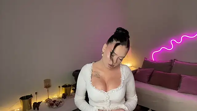 Snapshot of mistress_of_hearts chatting on 05-22-26, 08:14 mistress of hearts online show from 05-22-26, 08:14