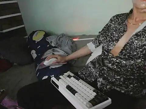 Snapshot of boyhigh1997 chatting on 10-21-25, 07:53 boyhigh1997 online show from 10-21-25, 07:53