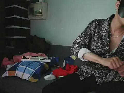 Snapshot of boyhigh1997 chatting on 12-15-25, 07:12 boyhigh1997 online show from 12-15-25, 07:12