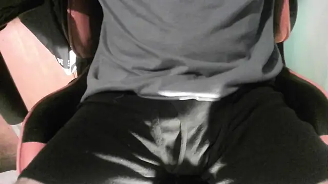 Snapshot of Skinny_Longhair chatting on 01-15-26, 07:24 Skinny Longhair online show from 01-15-26, 07:24