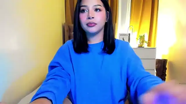 Snapshot of LauraLoove chatting on 12-03-25, 05:00 LauraLoove online show from 12-03-25, 05:00