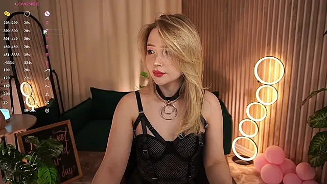 LauraWifeness online show from 03-26-26, 06:30