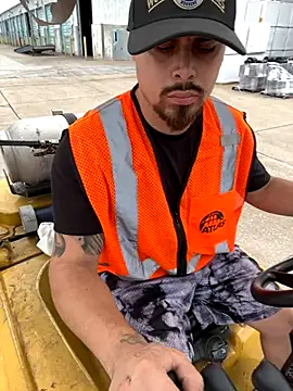 Snapshot of PuttieIn chatting on 09-18-25, 05:26 PuttieIn online show from 09-18-25, 05:26