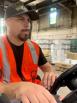 Snapshot of PuttieIn chatting on 09-19-25, 01:01 PuttieIn online show from 09-19-25, 01:01