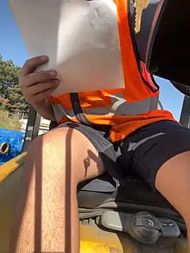 Snapshot of PuttieIn chatting on 09-29-25, 04:01 PuttieIn online show from 09-29-25, 04:01