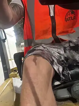 Snapshot of PuttieIn chatting on 09-30-25, 01:16 PuttieIn online show from 09-30-25, 01:16