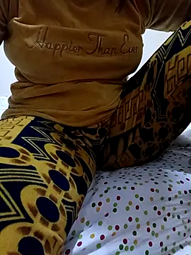 Snapshot of Noursixi89 chatting on 11-19-25, 09:37 Noursixi89 online show from 11-19-25, 09:37