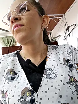 Isabella5 Brown  online show from 11-10-25, 04:28