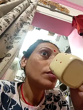 Snapshot of ISHANI-SINGH chatting on 01-09-26, 03:42 ISHANI-SINGH online show from 01-09-26, 03:42