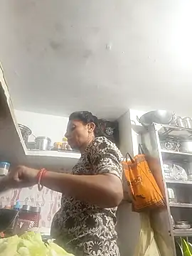 Snapshot of ISHANI-SINGH chatting on 02-24-26, 04:05 ISHANI-SINGH online show from 02-24-26, 04:05