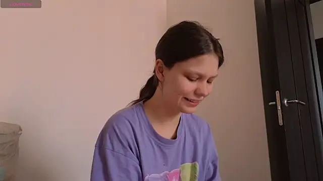 Snapshot of Lunliss chatting on 02-15-26, 09:30 Lunliss online show from 02-15-26, 09:30