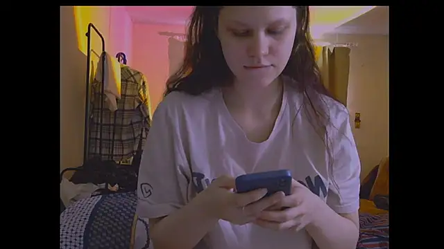 Snapshot of Lunliss chatting on 06-14-26, 02:30 Lunliss online show from 06-14-26, 02:30