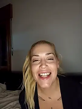 Snapshot of hacheacca chatting on 11-23-25, 11:04 hacheacca online show from 11-23-25, 11:04