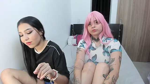 Snapshot of aria_and_tammy chatting on 11-29-25, 07:44 aria and tammy online show from 11-29-25, 07:44