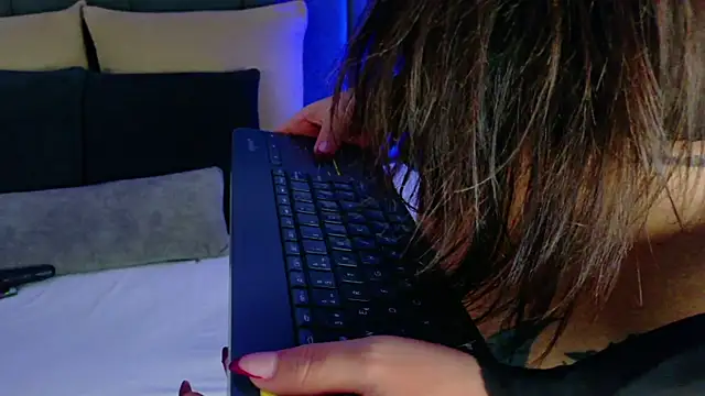 Snapshot of Adaa_Stone chatting on 11-08-25, 04:12 Adaa Stone online show from 11-08-25, 04:12