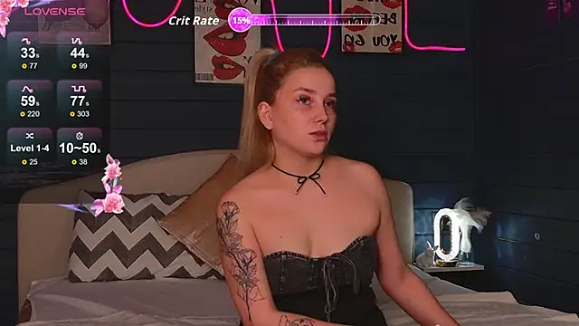 Snapshot of Crystal_Jull chatting on 10-30-25, 01:45 Crystal Jull online show from 10-30-25, 01:45