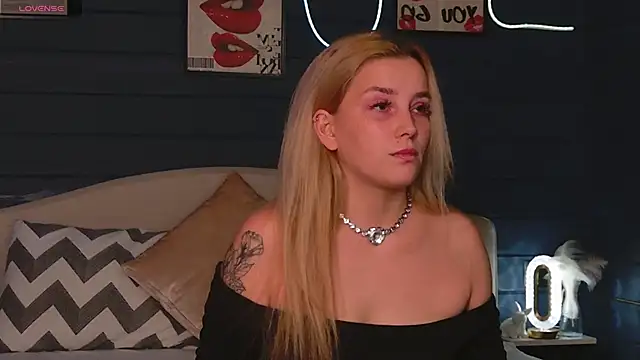 Snapshot of Crystal_Jull chatting on 10-31-25, 01:56 Crystal Jull online show from 10-31-25, 01:56