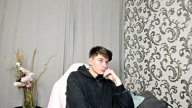 Snapshot of SherlockMax chatting on 09-18-25, 05:59 SherlockMax online show from 09-18-25, 05:59